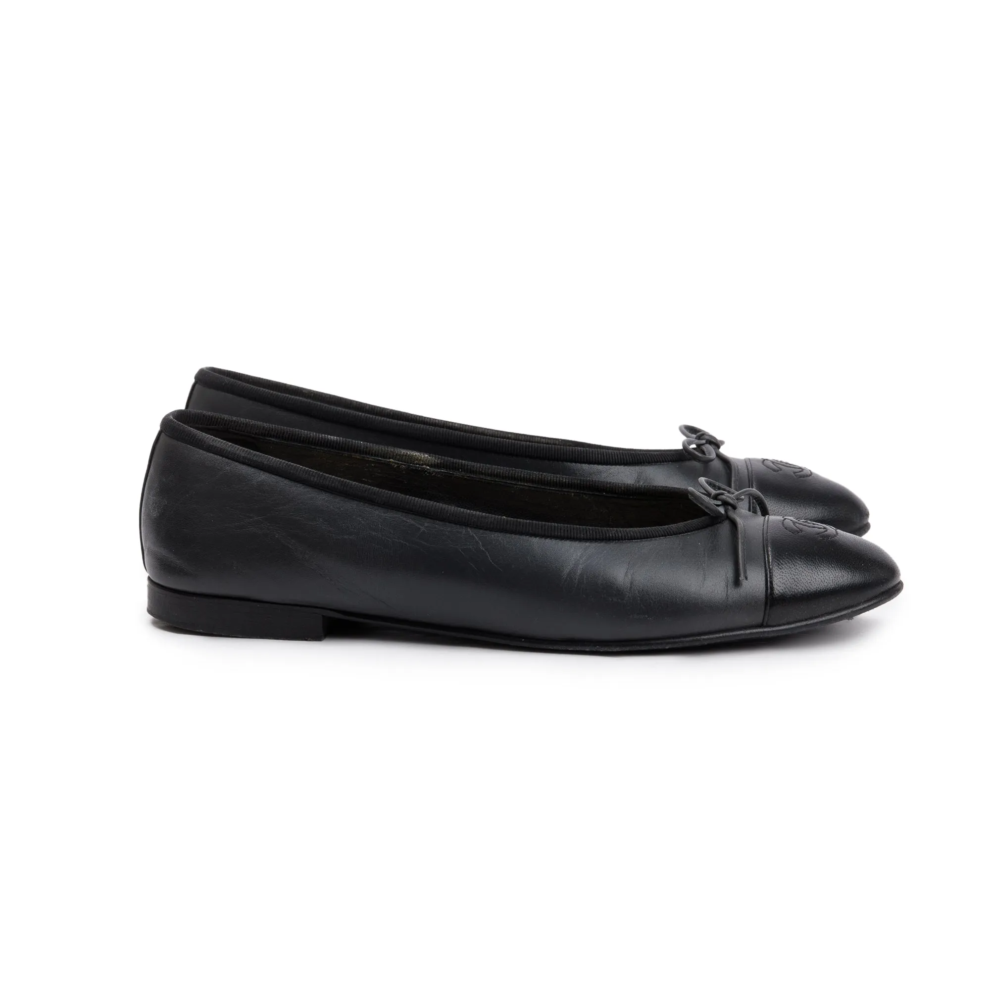 Chanel Black Lambskin Leather Interlocking CC Logo Flats, Size 40.5 w/ Box