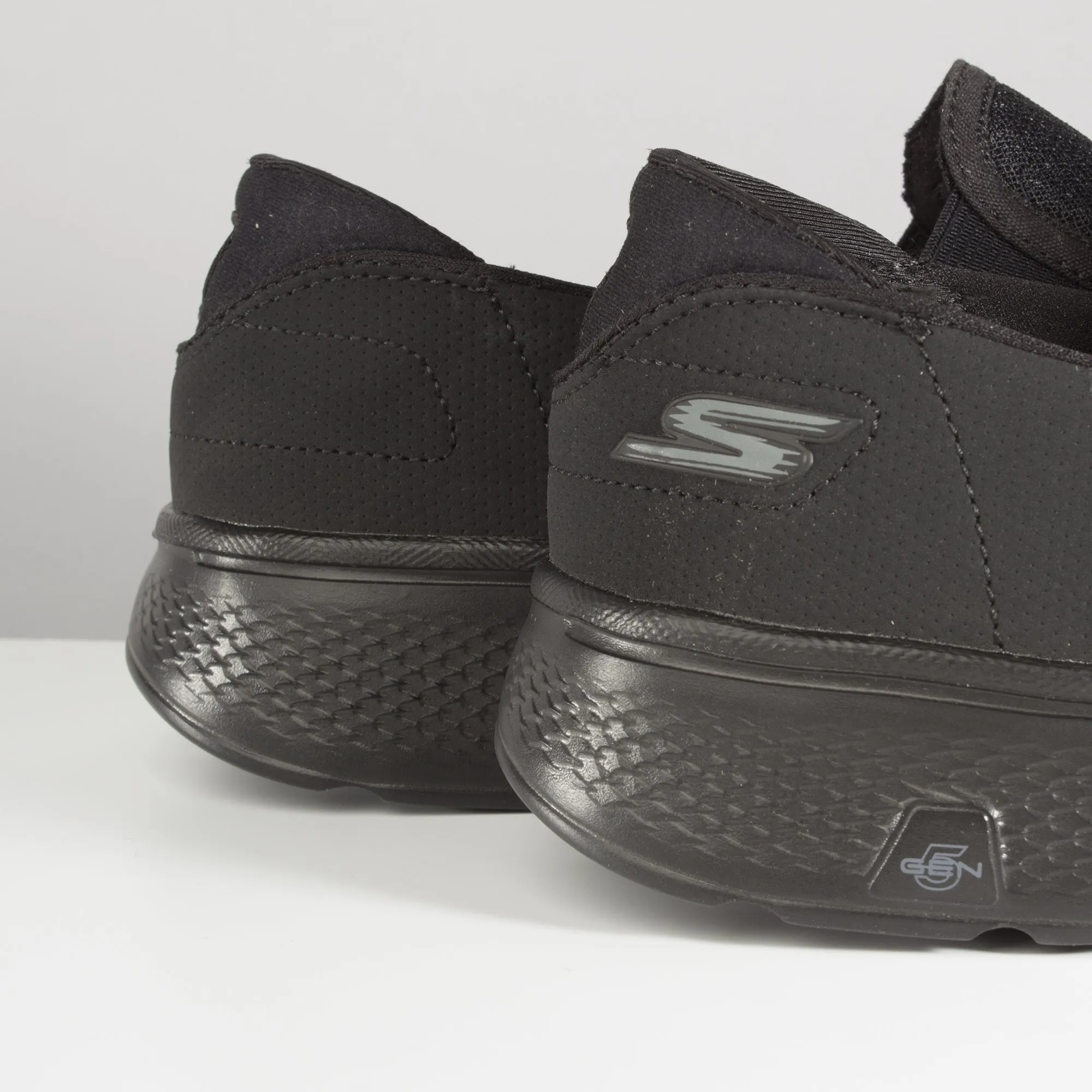 GO WALK 4 CONTAIN Mens Slip On Trainers Black