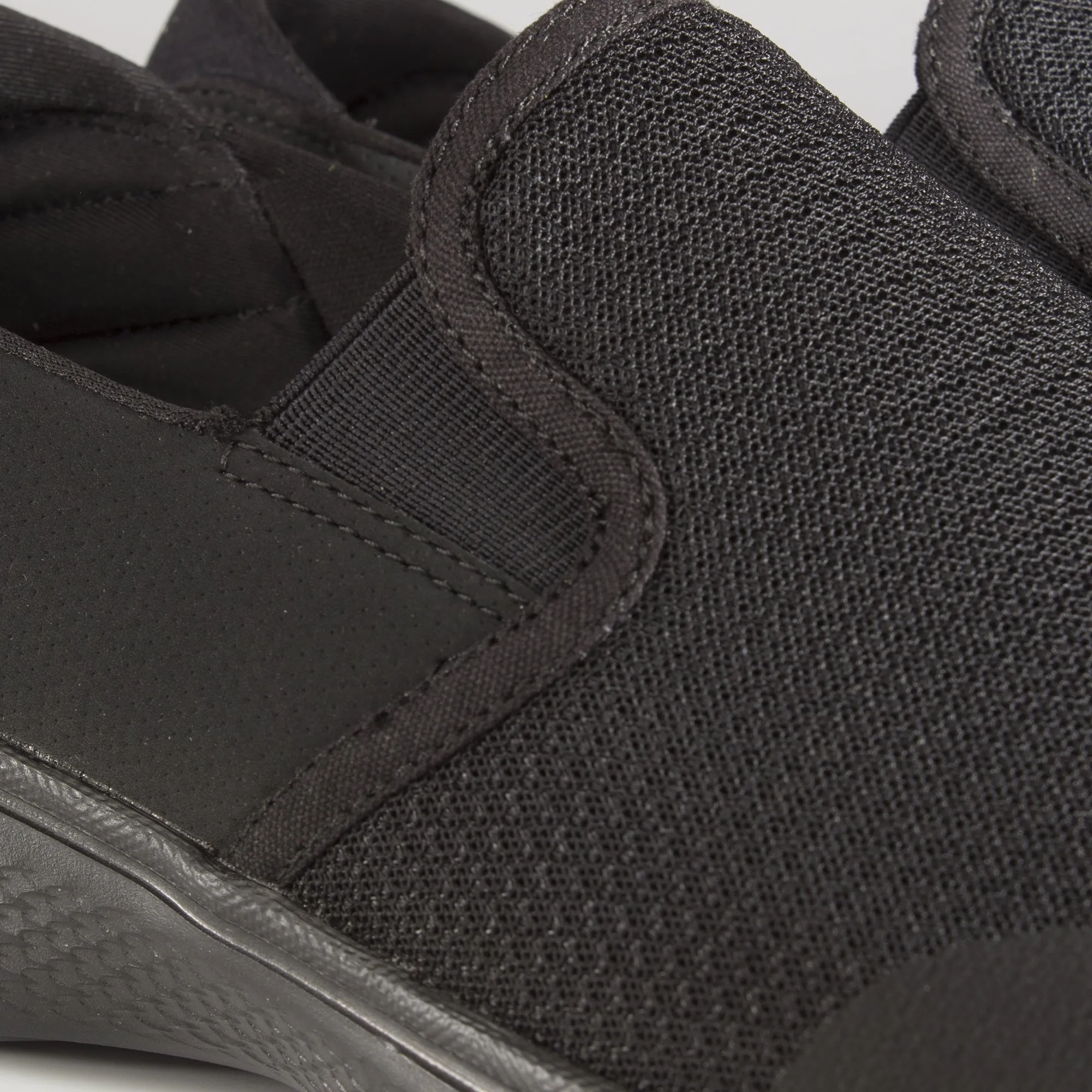 GO WALK 4 CONTAIN Mens Slip On Trainers Black