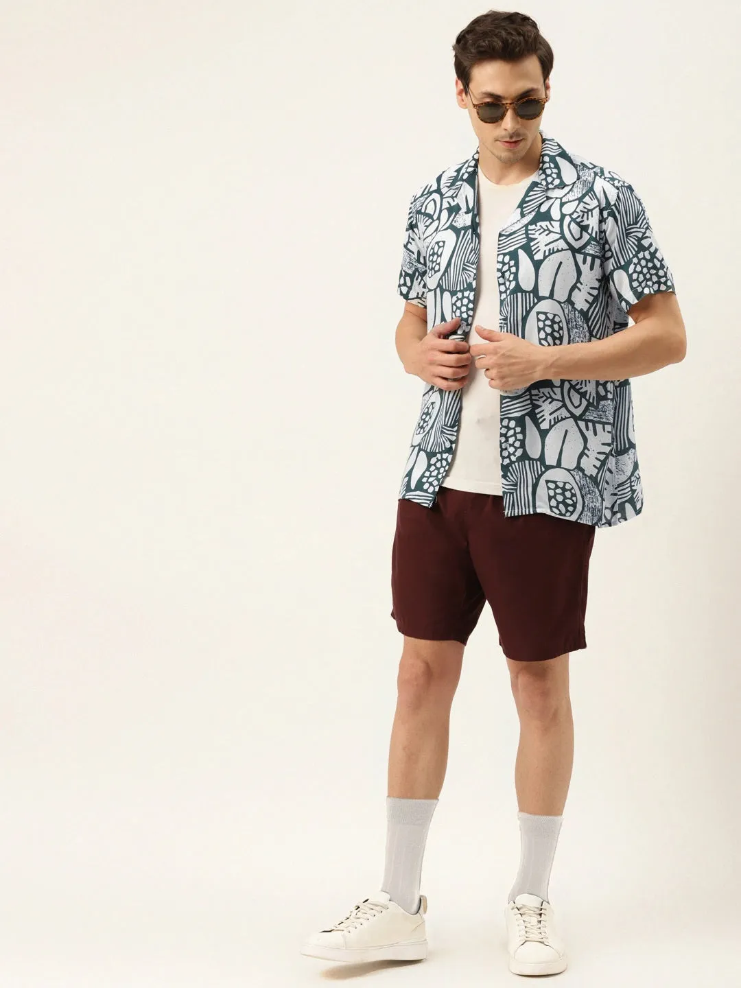 Men Green & White Printed Viscose Rayon Relaxed Fit Casual Resort Shirt