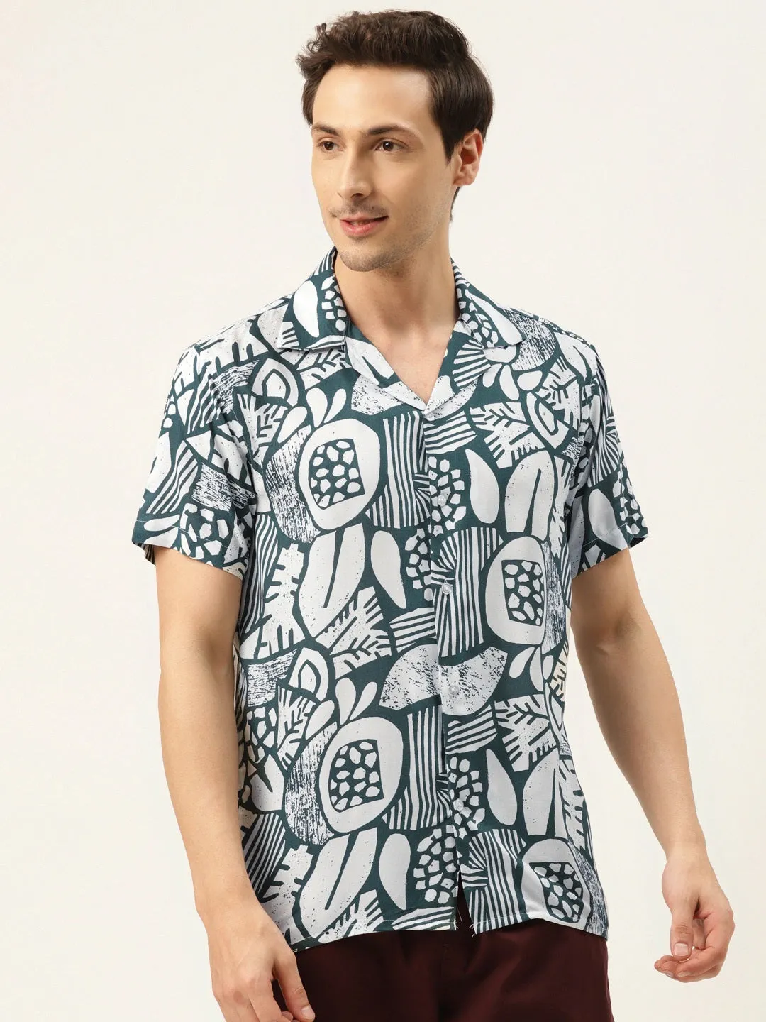Men Green & White Printed Viscose Rayon Relaxed Fit Casual Resort Shirt