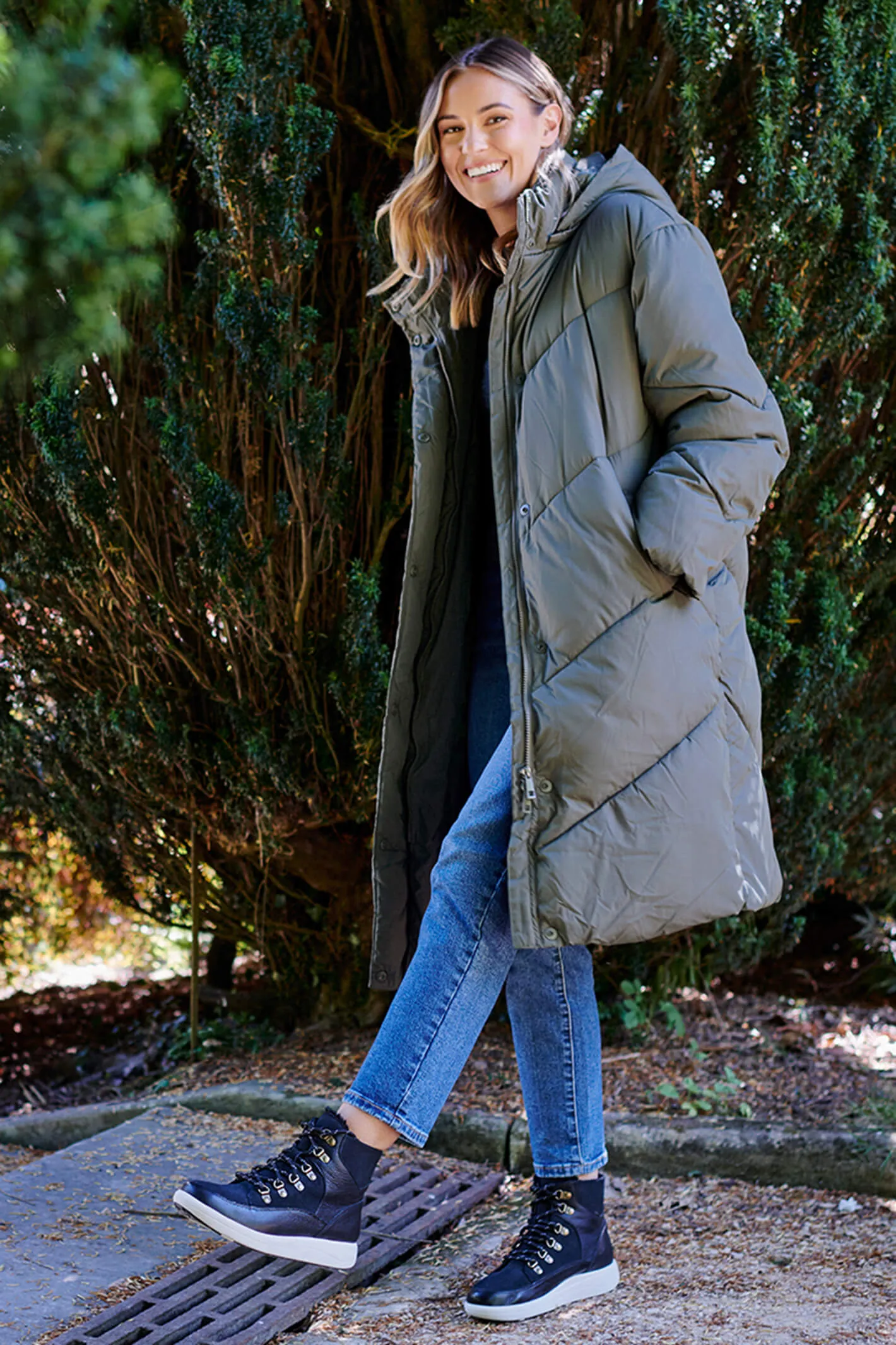 Strive Cotswold Boots Navy Leather