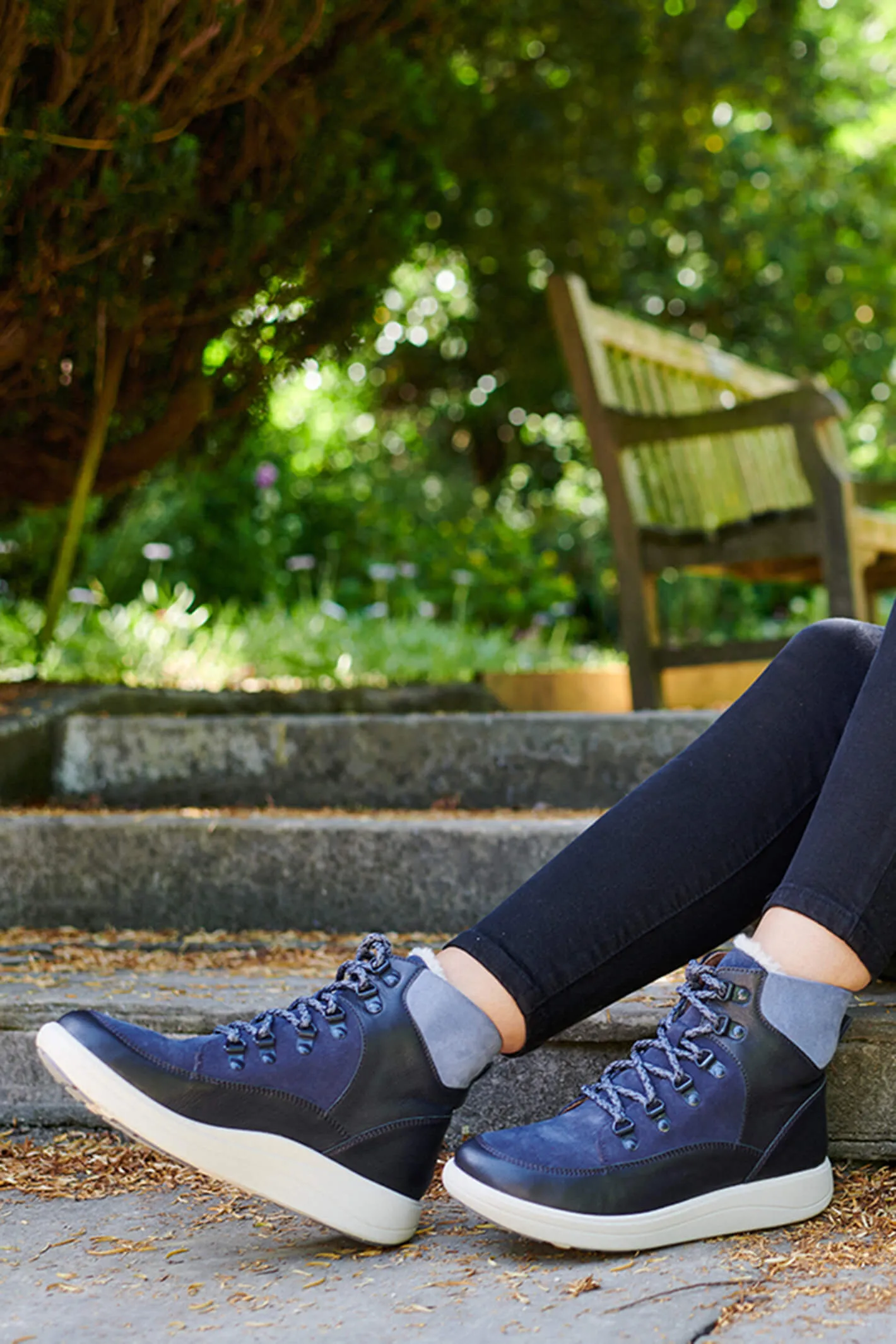 Strive Cotswold Boots Navy Leather